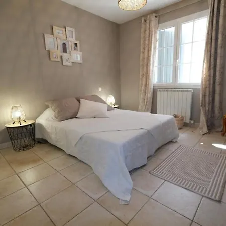 Family House With Private Pool In The Countryside Of Les Taillades, In The Luberon Park