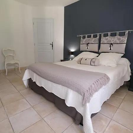 Family House With Private Pool In The Countryside Of Les Taillades, In The Luberon Park *