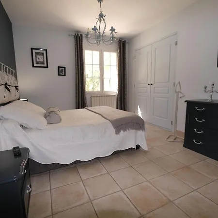 Villa Family House With Private Pool In The Countryside Of Les Taillades, In The Luberon Park