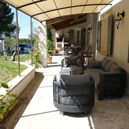 Villa Family House With Private Pool In The Countryside Of Les Taillades, In The Luberon Park *